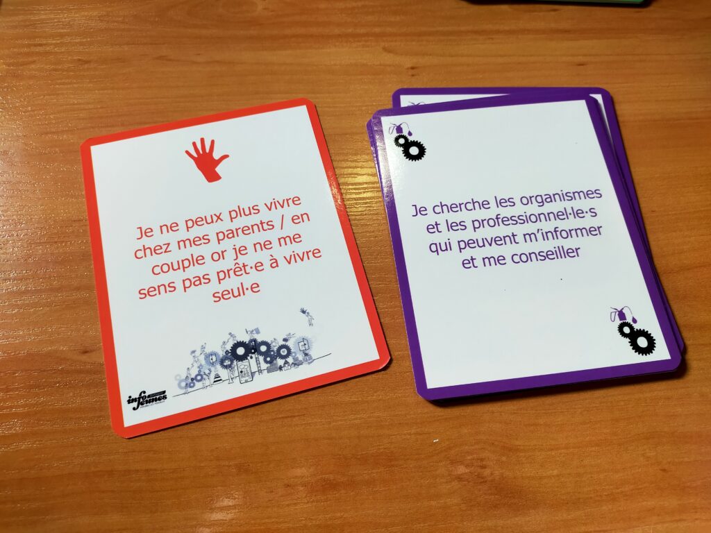 Une carte "projet" d'un jeune qui ne se sent pas prêt à vivre seul (à gauche), et une carte "leviers" qui suggère de chercher des organismes pour être aidé-e (à droite).