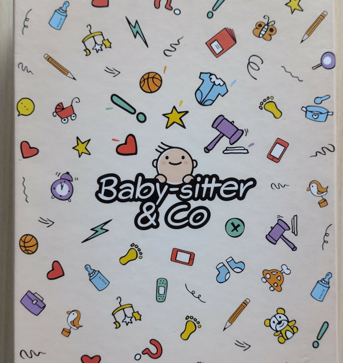 logo du jeu baby-sitter and co, sur la boîte de jeu
